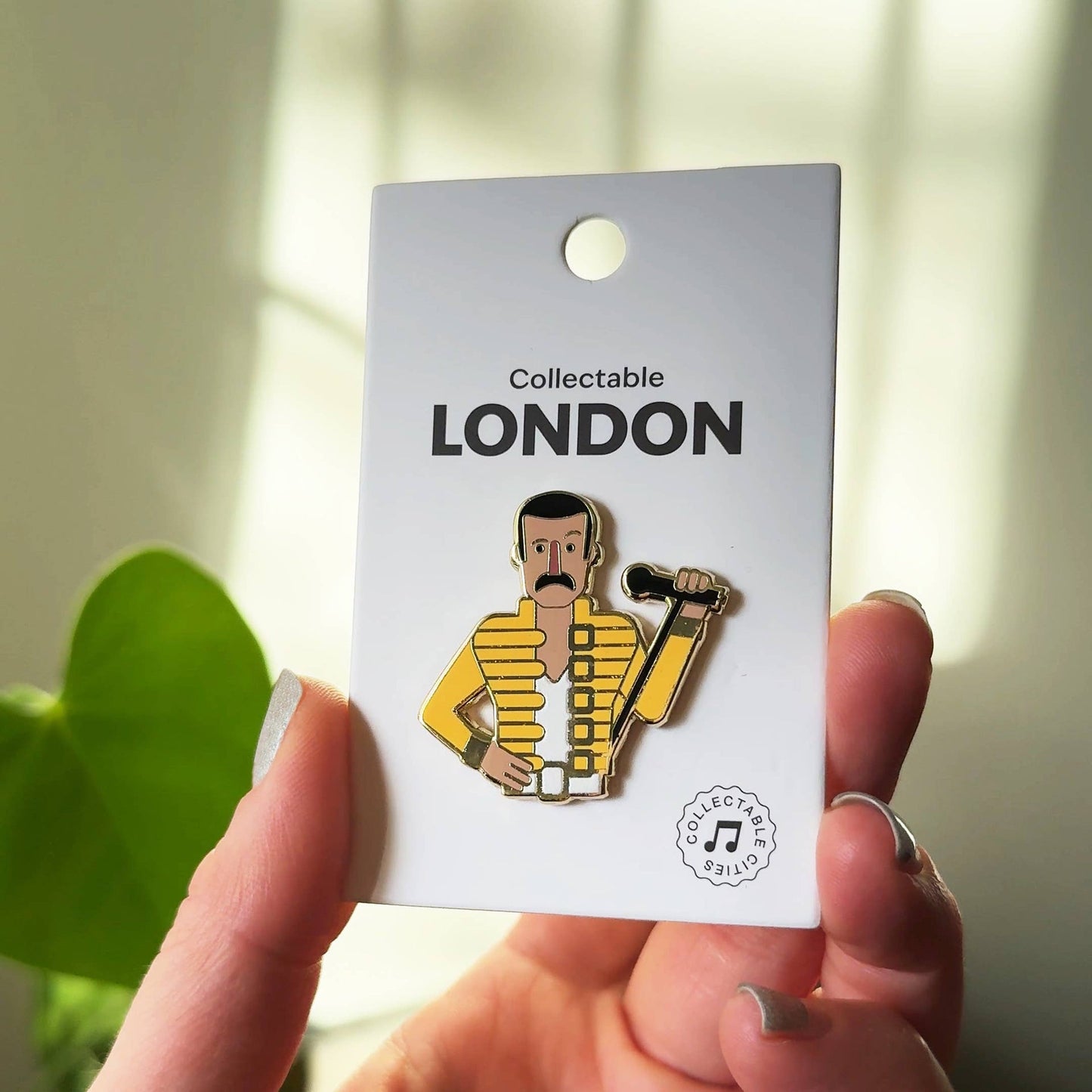 Pin's en émail Freddie Mercury
