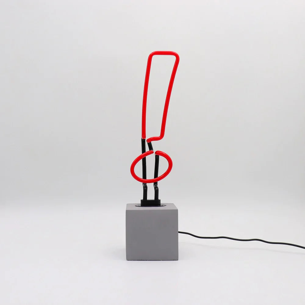 Neonska lampa sa uskličnikom