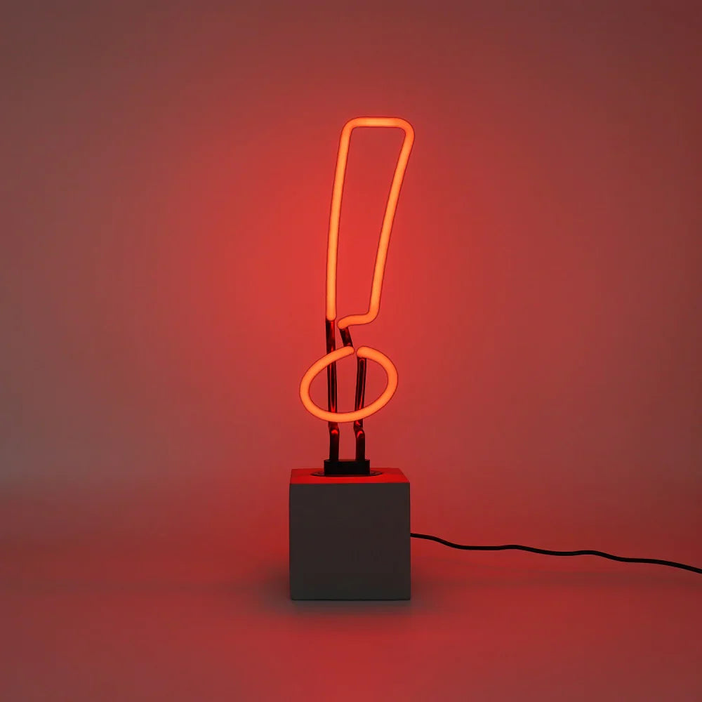 Neonska lampa sa uskličnikom