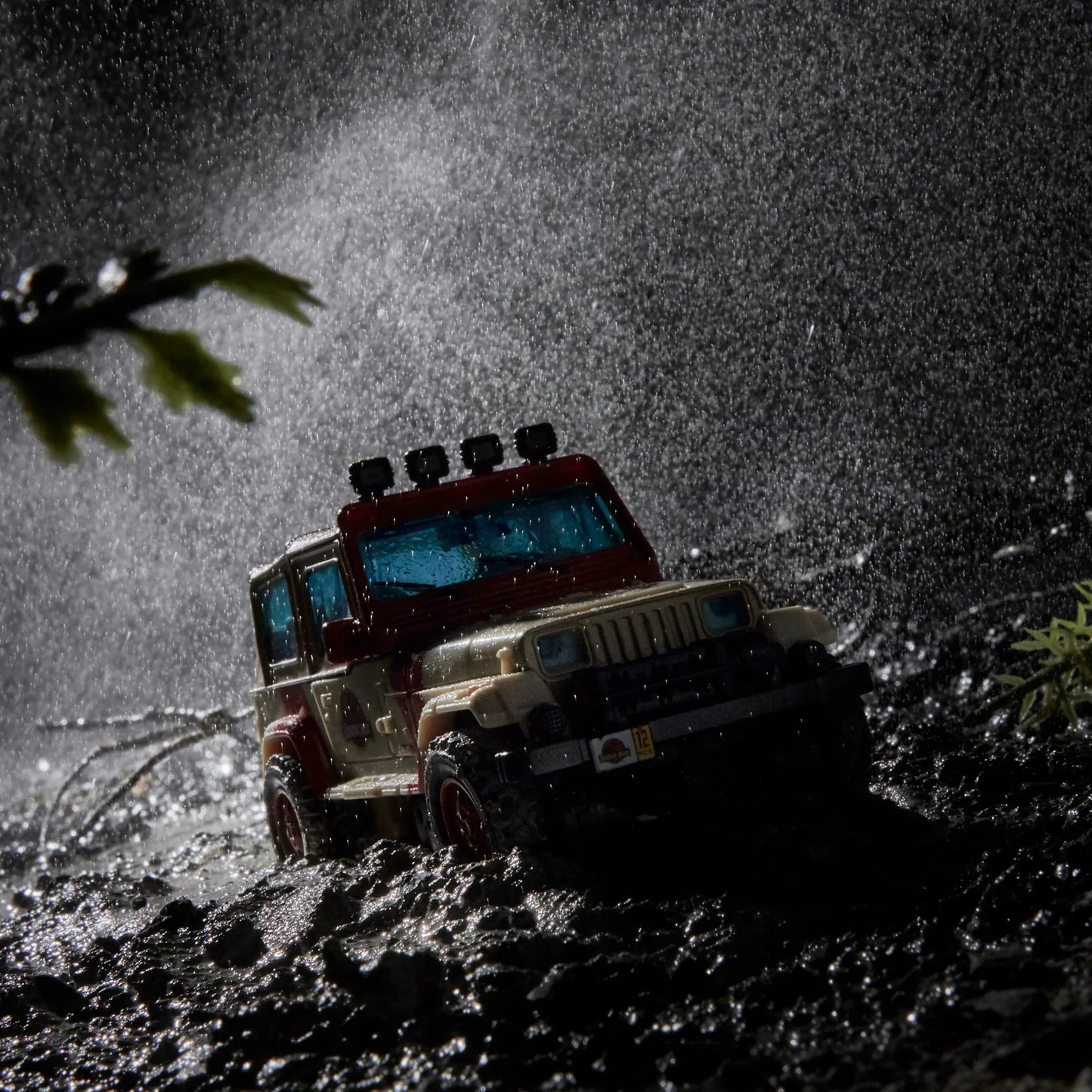 Bashkëpunimi i Transformers Jurassic Park x Transformers Dilophocon dhe Autobot JP12