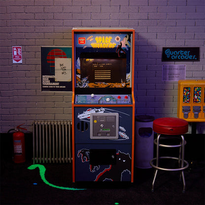 Máquina arcade de Space Invaders de un cuarto de tamaño + Moneda.